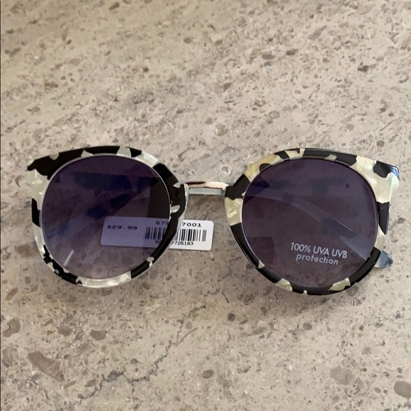 Banana Republic Accessories - Banana Republic Black & Gold Speckled Sunglasses.